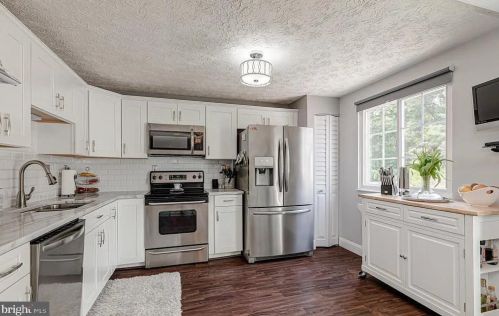 8326 Claremont Woods Dr, Alexandria VA  22309-1895 exterior