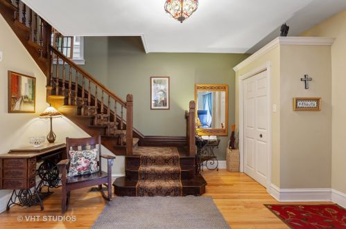 2319 Montrose Ave, Chicago IL 60618-1658 exterior