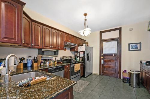 2220 37th St, Chicago IL 60609-1039 exterior