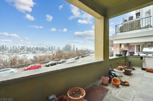 939 Blvd, Union City NJ 07086-7246 exterior