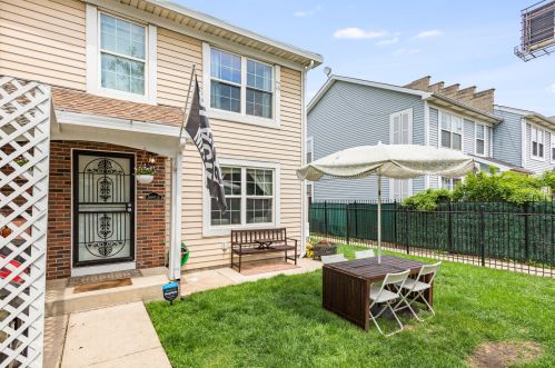 2424 Harrison St, Chicago, IL 60612-3525