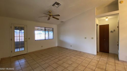 6121 Birchwood Dr, Tucson, AZ 85746-3156