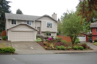 1901 17th Pl, Seattle WA  98056-2674 exterior