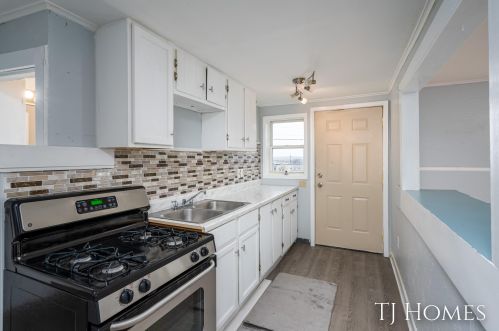 100 Leonard St, Grand Rapids MI 49503-1232 exterior