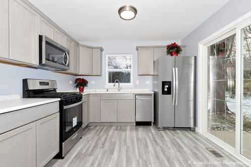 2317 Aspen Dr, Bull Valley IL 60098-6906 exterior