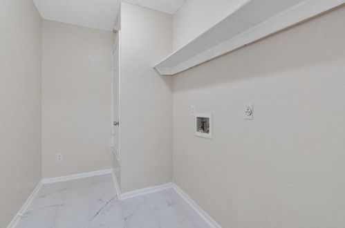 6913 Colony Loop Dr, Austin TX 78724-3751 exterior