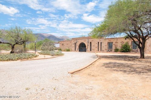 4040 Holster Dr, Tucson, AZ 85749-9514