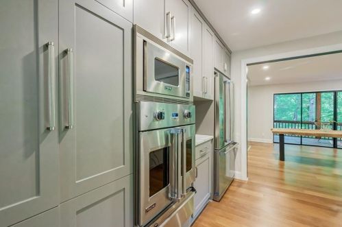 620 Colebrook Ct, Atlanta GA  30327-4710 exterior