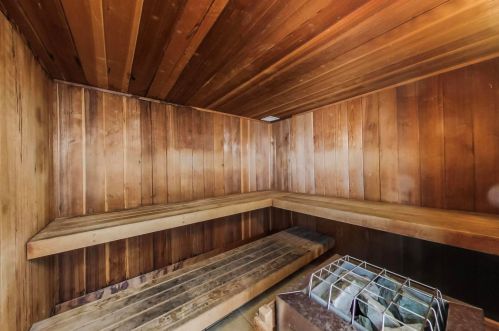 3150 Sheridan Rd, Chicago IL  60657-4811 exterior