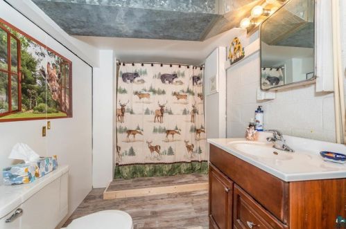 2526 Morris Thomas Rd, Duluth MN 55811-3264 exterior