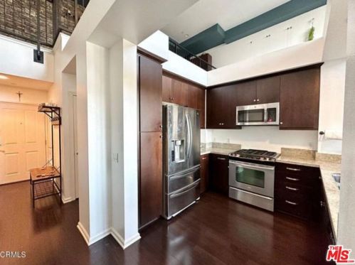 1901 Victoria Ave, Oxnard CA  93035-1462 exterior