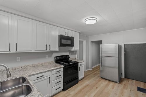 2701 Homehurst Ave, Pittsburgh PA 15234-3160 exterior