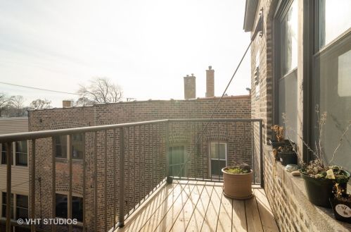 5655 Artesian Ave, Chicago IL  60659-5121 exterior