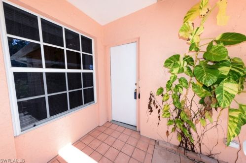 213 Countryside Dr, Naples FL 34104-6720 exterior