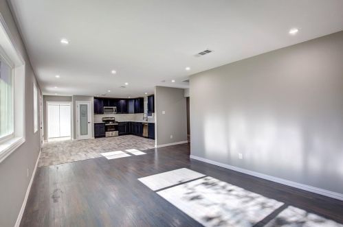 1426 Gillette St, Dallas TX 75217-1210 exterior