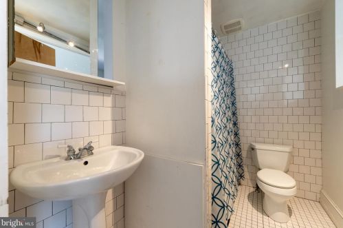 1223 6 St, Philadelphia PA 19120-3101 exterior