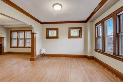 5212 Greenfield Ave, Milwaukee, WI 53214-5343