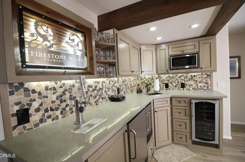 3715 Sunset Ln, Oxnard CA 93035-4133 exterior