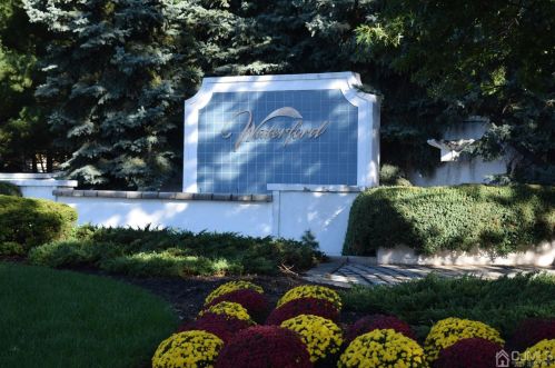 1724 Waterford Dr, Edison NJ  08817-1908 exterior