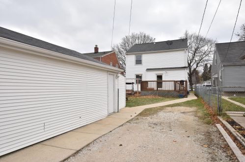 8006 Lisbon Ave, Milwaukee WI 53208-2052 exterior