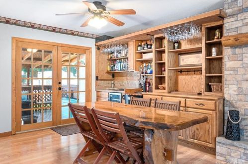 19 John St, Enfield CT 06082-3706 exterior