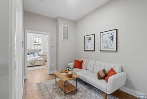 410 26th St, Union City, NJ 07087-4511