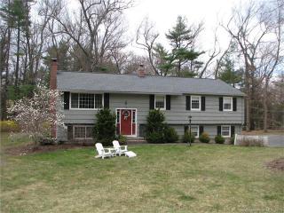 59 Pine Glen Rd, Simsbury, CT 06070-2741