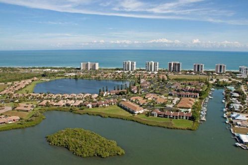 3221 Lakeview Cir, Fort Pierce FL  18101-8863 exterior