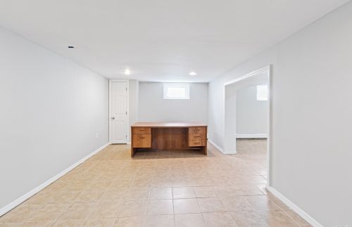 34 Guilford Park Dr, Babylon NY 11704-7928 exterior