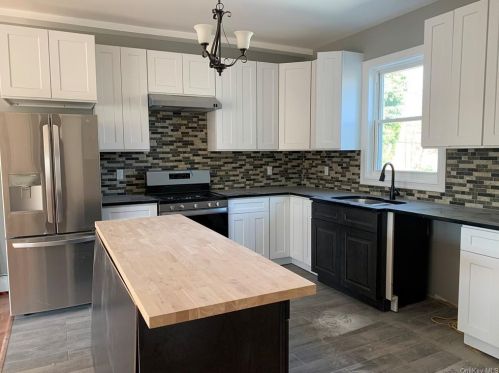 1058 White Pln Rd, Bronx NY 10462-3802 exterior