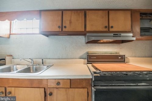 8623 Jackson St, Philadelphia PA 19145-3833 exterior