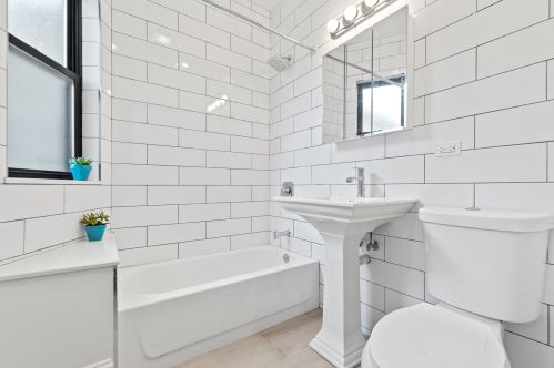 3142 Diversey Ave, Chicago IL 60647-1558 exterior