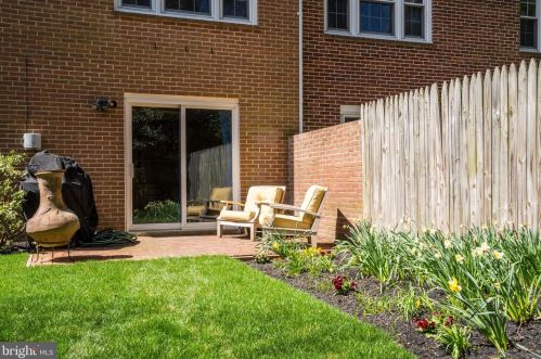 617 Azalea Dr, Rockville MD 20850-2010 exterior