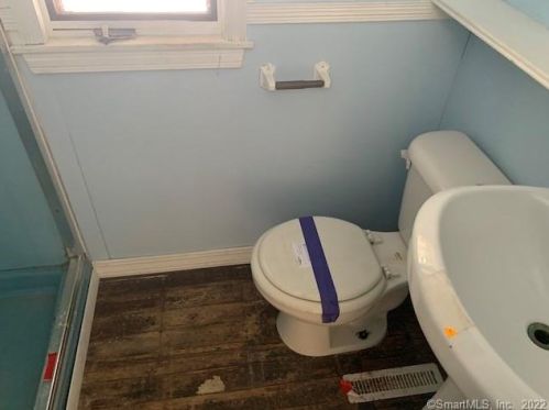 73 College St, Enfield CT 06082-3336 exterior