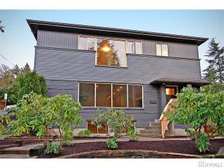 8300 Fauntleroy Way, Seattle, WA 98136-2413