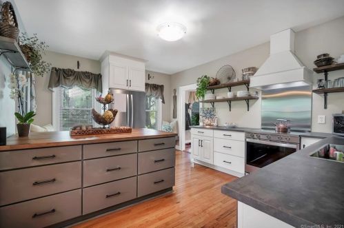 139 Church St, Seymour CT 06483-2503 exterior