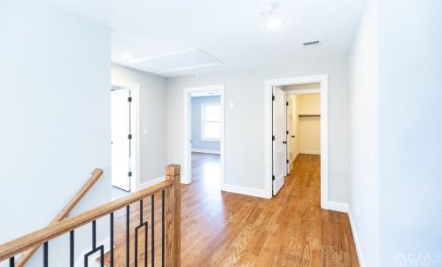 20 Linden Ave, Edison NJ 08817-3208 exterior