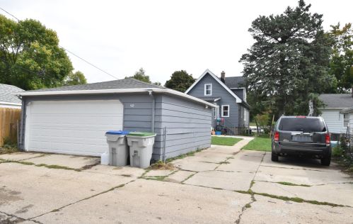 2911 33, Milwaukee WI 53215-3619 exterior