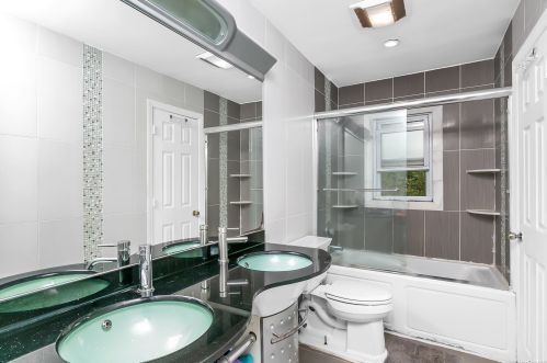 12 Prospect Dr, Huntington Station NY 11746-2920 exterior