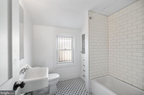 1420 17 St, Philadelphia PA 19146-4714 exterior