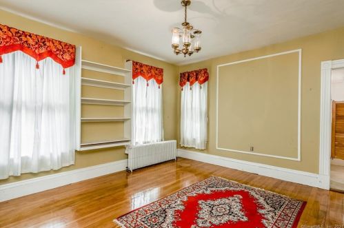 40 Bloomfield Ave, Windsor CT 06095-2303 exterior