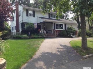 49 Larry Dr, Commack, NY 11725-3327