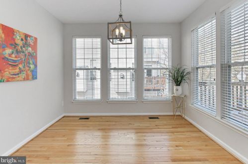 4999 Murtha St, Alexandria VA 22304-8612 exterior