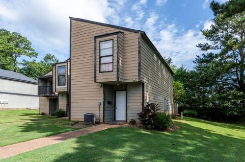 6036 Regent Mnr, Lithonia GA  30058-4770 exterior