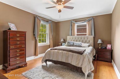 5712 Kenneth Ave, Chicago IL 60646-5907 exterior