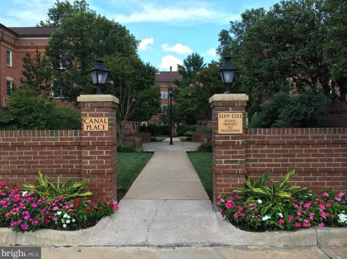 1203 Pitt St, Alexandria, VA 22314-1424