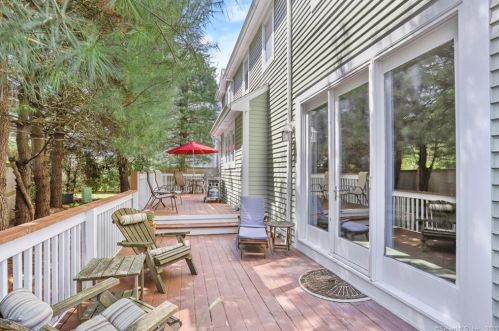 2 Cannon Brk Ln, Norwalk CT 06851-3835 exterior