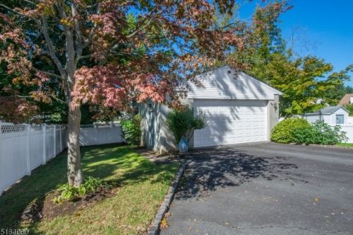 29 Westminster Ter, Town Center NJ 07052-2735 exterior