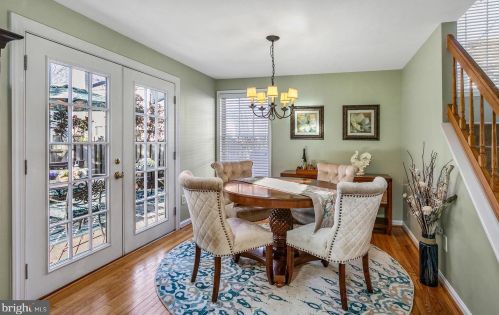 7513 Cross Gate Ln, Alexandria VA 22315-4619 exterior