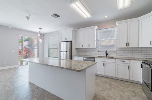 8814 Cypress Hammock Dr, Tampa FL  33614-8100 exterior